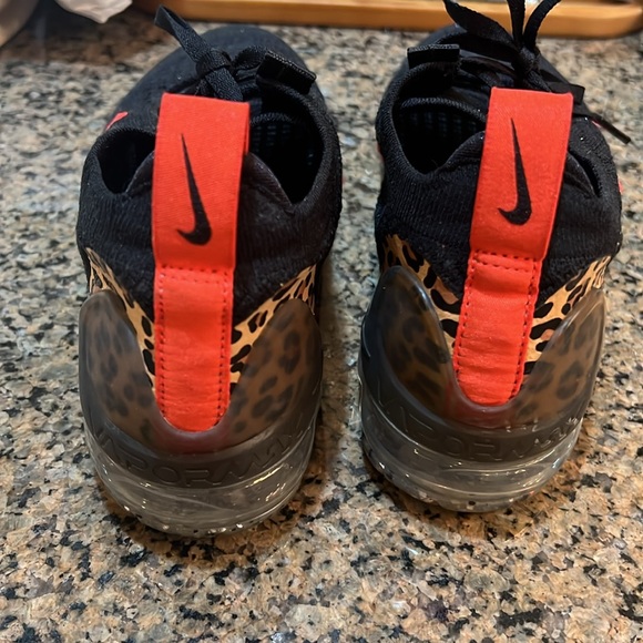 Black/red/ cheetah Nike vapor airmax. EUC. Sz 6.5 but they do run a little big. - Picture 3 of 5